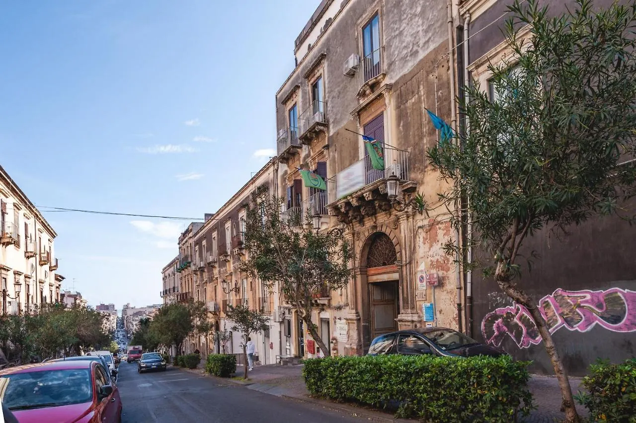 Modern Duplex With Balcony By Wonderful Italy location